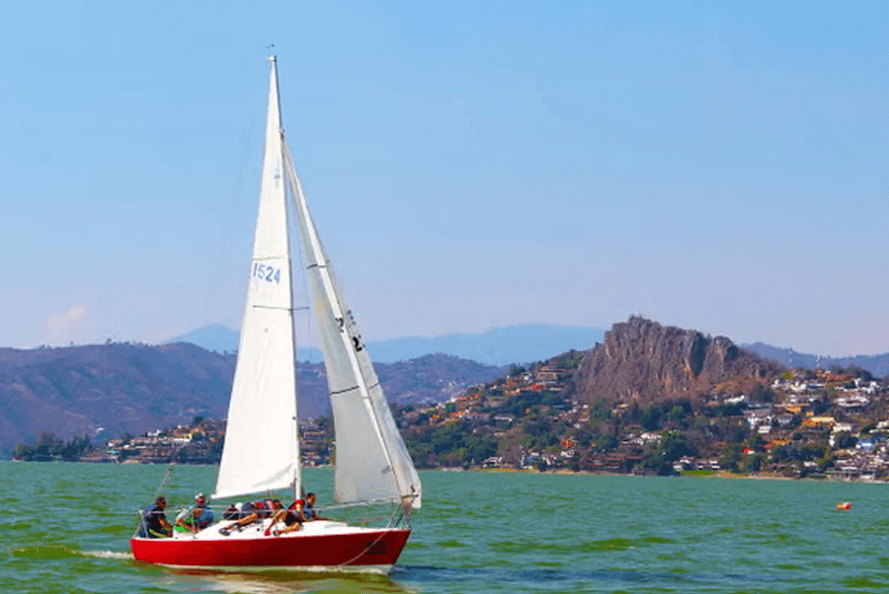 Vive el romance en Valle de Bravo: Planes mágicos para disfrutar en pareja